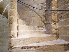 UZES, élégante maison de ville en pierre du XVIIIe siècle au cœur d’Uzès, T4 de 108m2.