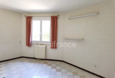 Dpt Gard (30), Sous compromis, proche d'UZES à 8km, maison P6 de 132m2, beau terrain de 600m2, calme.