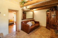 Maison en pierre exceptionnelle sans voisin immédiat avec jardin spacieux, piscine, chalet d'invités à 6 km d'Uzès.