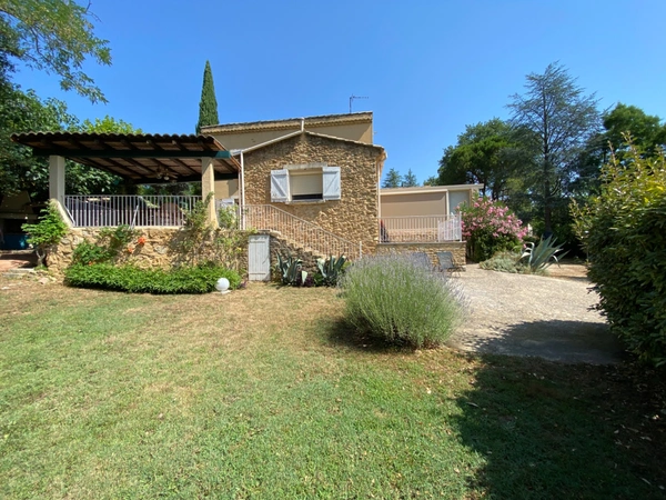 SOUS COMPROMIS - Superbe Propriété de Caractère avec Parc de 3 Hectares axe Uzès-Bagnols sur Cèze.