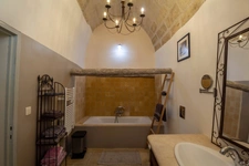 UZES, élégante maison de ville en pierre du XVIIIe siècle au cœur d’Uzès, T4 de 108m2.