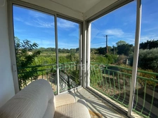 UZES 4km, village with all amenities: House with large grounds, double garage and commanding view!