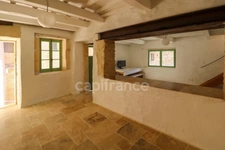 Maison de village de caractère avec cour intimiste et bassin, Uzès 3km. 