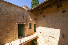 Maison de village de caractère avec cour intimiste et bassin, Uzès 3km. 