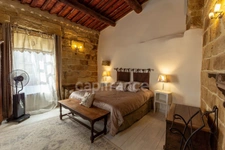 UZES, élégante maison de ville en pierre du XVIIIe siècle au cœur d’Uzès, T4 de 108m2.
