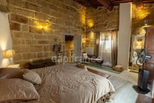 UZES, élégante maison de ville en pierre du XVIIIe siècle au cœur d’Uzès, T4 de 108m2.