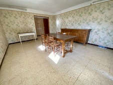 UZES 4km, village with all amenities: House with large grounds, double garage and commanding view!