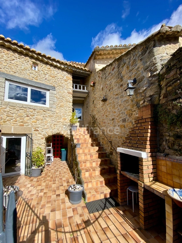 Dpt Gard (30), à vendre à 10mn d'UZÈS, jolie maison ancienne de caractère T4 de 65m2, avec cour