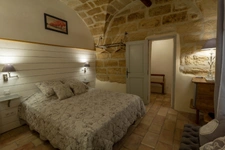 UZES, élégante maison de ville en pierre du XVIIIe siècle au cœur d’Uzès, T4 de 108m2.