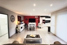 Dpt Gard (30), à vendre maison P3 de 91 m², terrasse, terrain d'environ 65m2, garage, place de parking, copropriété, piscine.