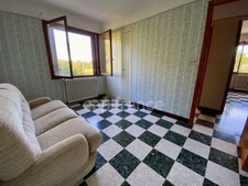 UZES 4km, village with all amenities: House with large grounds, double garage and commanding view!