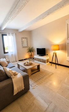 Uzès à 4 km – Maison de village T5 d'environ 130 m² avec garage (composée de 2 logements), pas d'extérieur.