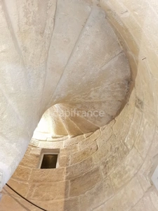 UZES, élégante maison de ville en pierre du XVIIIe siècle au cœur d’Uzès, T4 de 108m2.