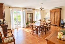 Secteur Uzès, tous commerces, maison familiale de 135 m², 4 chambres, garage, terrain.