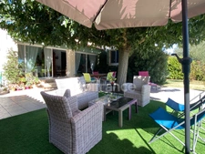 Uzès 4km, maison de plain-pied 130 m² sur terrain clos de 1 350 m², calme, piscine, garage.