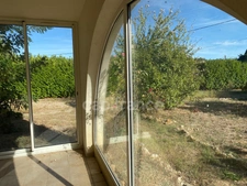 UZES 4km, village with all amenities: House with large grounds, double garage and commanding view!