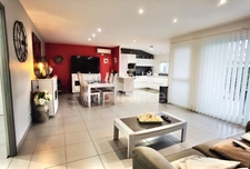 Dpt Gard (30), à vendre maison P3 de 91 m², terrasse, terrain d'environ 65m2, garage, place de parking, copropriété, piscine.