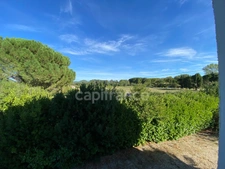 UZES 4km, village with all amenities: House with large grounds, double garage and commanding view!