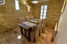 UZES, élégante maison de ville en pierre du XVIIIe siècle au cœur d’Uzès, T4 de 108m2.