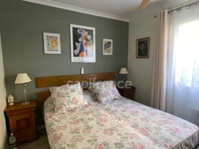 Uzès 4km, maison de plain-pied 130 m² sur terrain clos de 1 350 m², calme, piscine, garage.