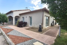 Dpt Gard (30), à vendre maison P3 de 91 m², terrasse, terrain d'environ 65m2, garage, place de parking, copropriété, piscine.