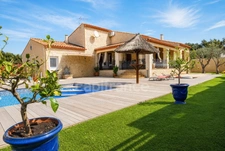 Dpt Gard (30), à vendre proche d'Uzès 4km – Villa de 164 m² avec piscine, dépendances, 5 chambres.