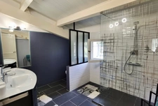 SOUS COMPROMIS - Superbe Propriété de Caractère avec Parc de 3 Hectares axe Uzès-Bagnols sur Cèze.