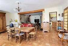 Secteur Uzès, tous commerces, maison familiale de 135 m², 4 chambres, garage, terrain.