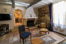 UZES, élégante maison de ville en pierre du XVIIIe siècle au cœur d’Uzès, T4 de 108m2.