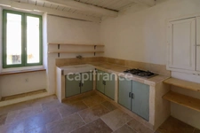 Maison de village de caractère avec cour intimiste et bassin, Uzès 3km. 