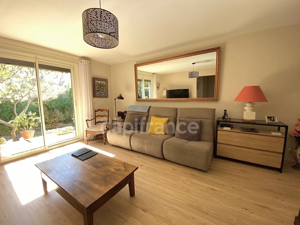 UZÈS – Maison de plain-pied T6 rénovée avec prestations haut de gamme, jardin et garage