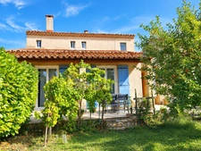Secteur Uzès, tous commerces, maison familiale de 135 m², 4 chambres, garage, terrain.