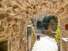 Gard (30) department, for sale 10 minutes from Uzès, charming old character house, 4 bedrooms, 65m2, with courtyard