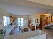 VILLEMOUSTAUSSOU – ÉLÉGANTE MAISON FAMILIALE AVEC JARDIN, TERRASSE ET GARAGE