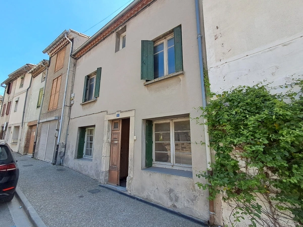 À Vendre : Maison de Ville à Rénover avec Grange et Jardin – Villasavary 