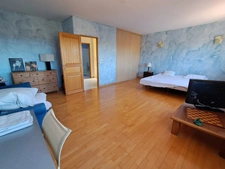 VILLEMOUSTAUSSOU – ÉLÉGANTE MAISON FAMILIALE AVEC JARDIN, TERRASSE ET GARAGE