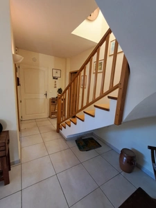 VILLEMOUSTAUSSOU – ÉLÉGANTE MAISON FAMILIALE AVEC JARDIN, TERRASSE ET GARAGE