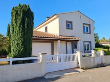VILLEMOUSTAUSSOU – ÉLÉGANTE MAISON FAMILIALE AVEC JARDIN, TERRASSE ET GARAGE