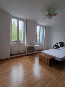 Appartement 80 m² traversant et lumineux – Centre-ville de Castelnaudary