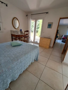 VILLEMOUSTAUSSOU – ÉLÉGANTE MAISON FAMILIALE AVEC JARDIN, TERRASSE ET GARAGE