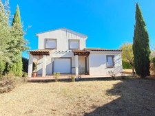VILLEMOUSTAUSSOU – ÉLÉGANTE MAISON FAMILIALE AVEC JARDIN, TERRASSE ET GARAGE
