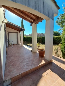 VILLEMOUSTAUSSOU – ÉLÉGANTE MAISON FAMILIALE AVEC JARDIN, TERRASSE ET GARAGE