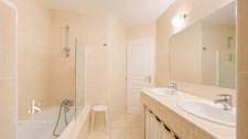 Superbe maison familiale de 1999 et de 213m² + 1 studio de 28 m²