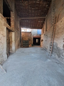  Maison de village traversante, grand garage, grange et fort potentiel – Pexiora