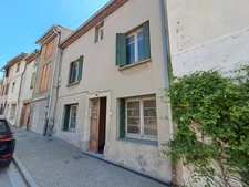 À Vendre : Maison de Ville à Rénover avec Grange et Jardin – Villasavary 