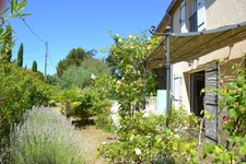 Charming country house – 186 m² – Heated swimming pool – Outbuildings