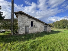 corps de Ferme avec terre  et lac