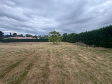 jolie Terrain sur la comune de LAYRAC (47)