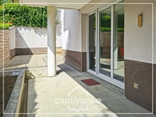 Appartement climatisé 3 pièces avec jardin, parking, cave et piscine commune