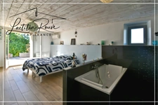 Exceptional stone residence, 370 m², Swimming pool, Pool house, Outbuildings, 3 ha park with lake 25 min from Agen